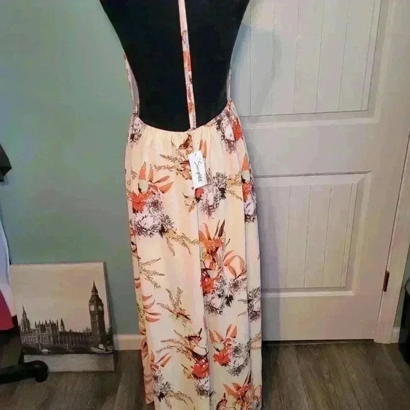 Simplee Halter top with tie at the neck dress size a large. - Picture 3 of 6